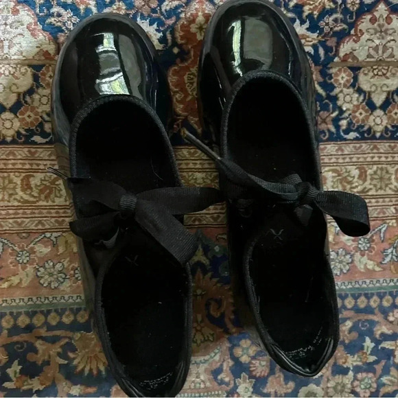 EUC Capezio tap shoes. Worn a few times to finish out the tap season.W5, M7 - Picture 4 of 8